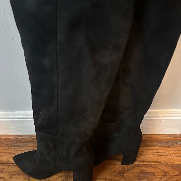 Black suede heeled boots - Picture 2 of 3